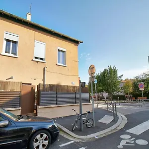 Appartement Le Globe Trotter 8 Pers Avec Terrasse Gratte Ciel, Villeurbanne
